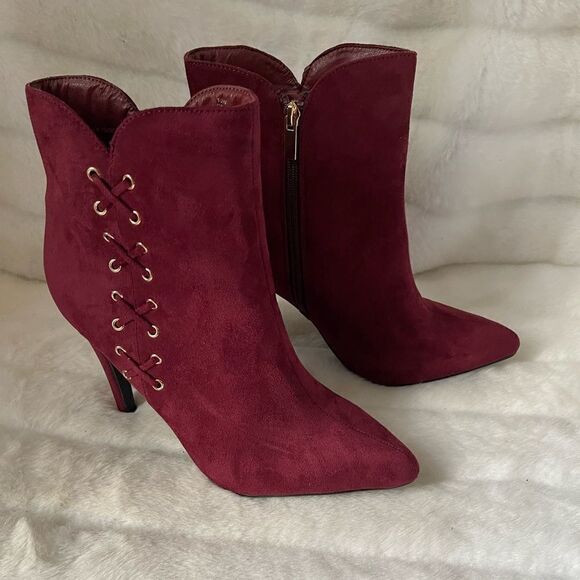 Ashley Stuart Burgundy faux suede ankle heels boots with side zipper size 10W - Picture 1 of 8